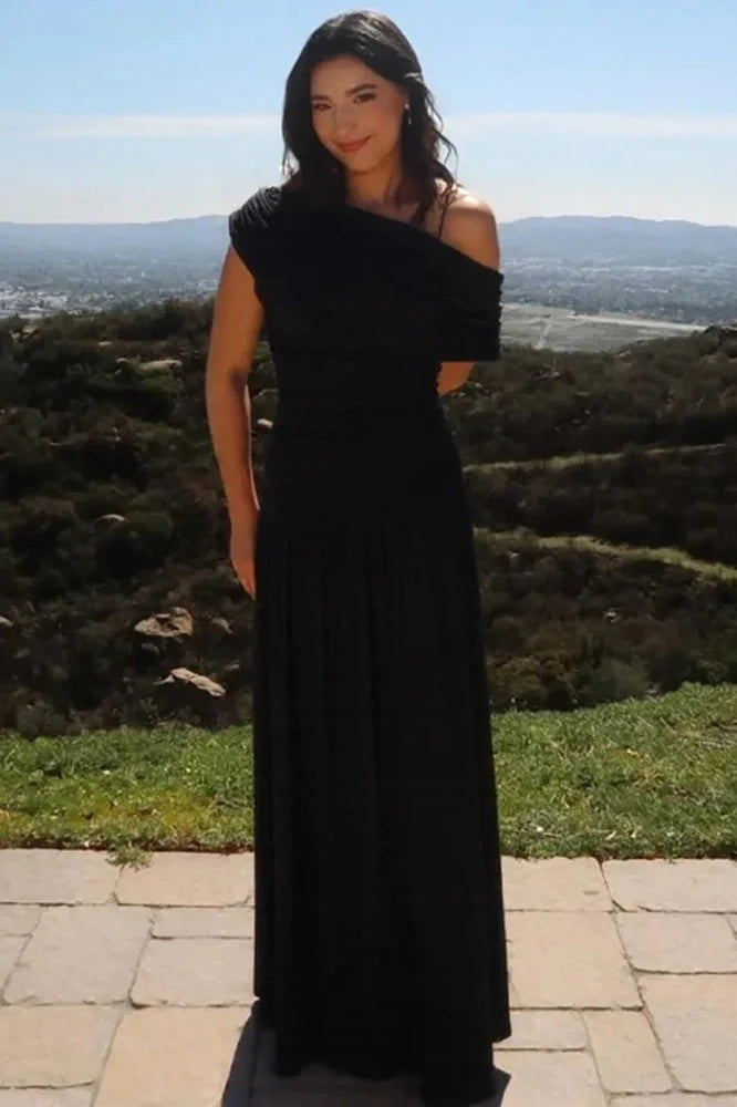 Incline Shoulder Backless Sleeveless Pleated Maxi Dress