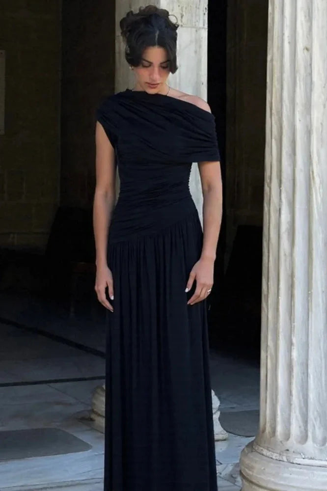 Incline Shoulder Backless Sleeveless Pleated Maxi Dress